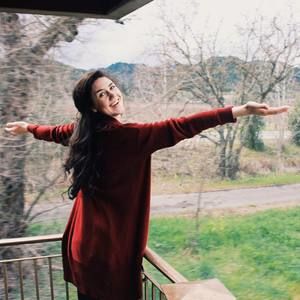 Meet your Posher, Hali